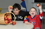 Gabe Bruce (left) and Connor Amero enjoys healthy apples.