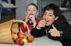 Gabe Bruce (right) and Connor Amero enjoys healthy apples.