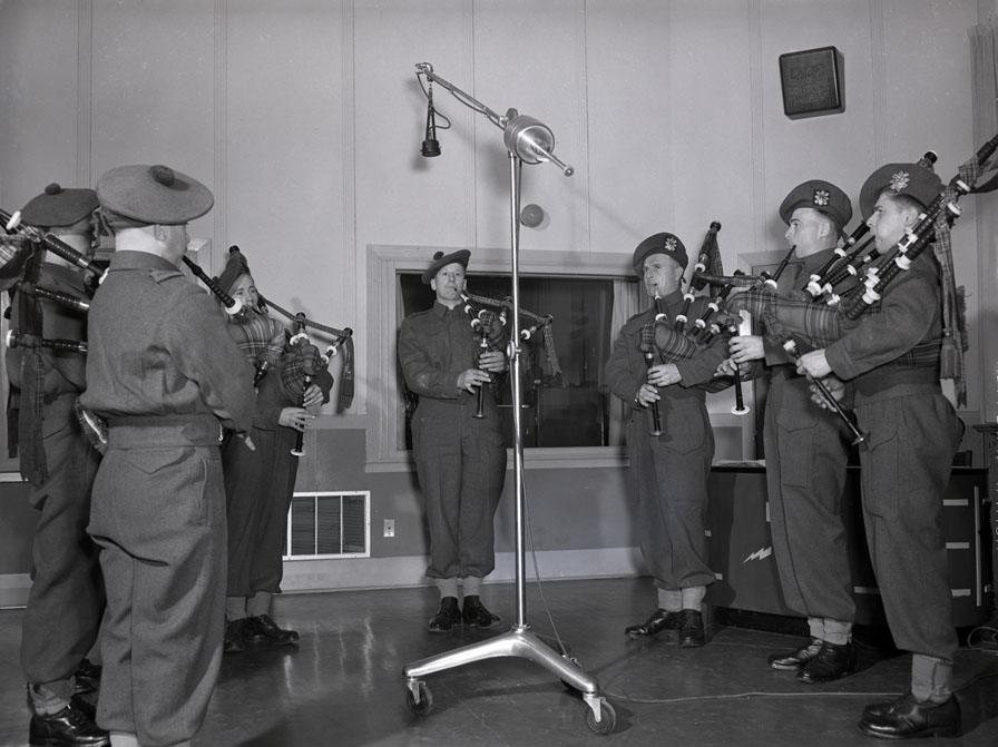 P.E.I Highlanders,CHNS Studio ,Halifax,1941 200901930