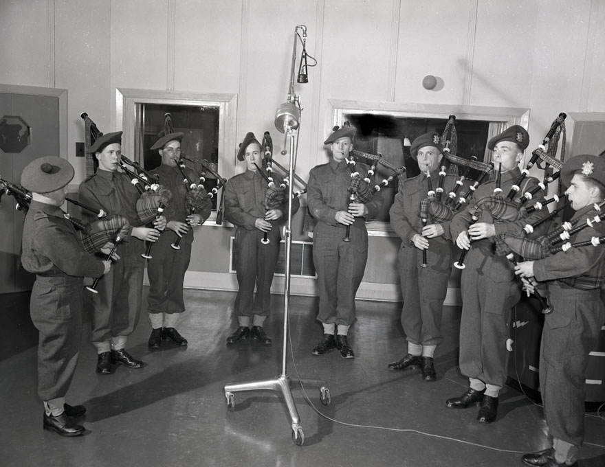 P.E.I Highlanders,CHNS Studio ,Halifax,1941 200901931